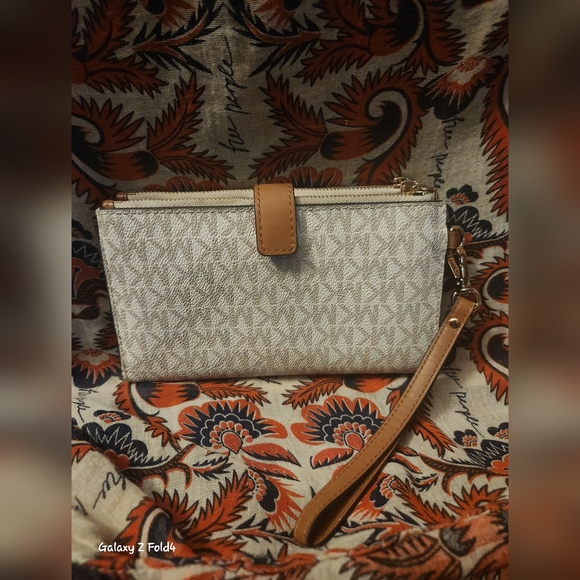 MICHAEL KOR WALLET NWOT - Picture 10 of 12